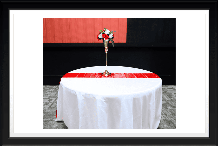 TABLE WITH RUNNER AND FLOWER VASE