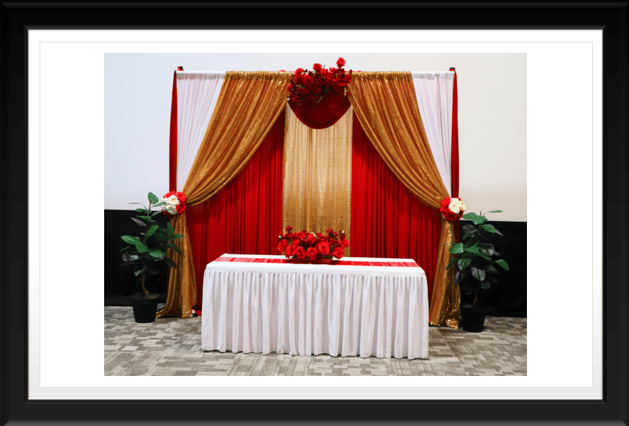 TABLE WITH FLOWER & BACKDROP PACKAGE